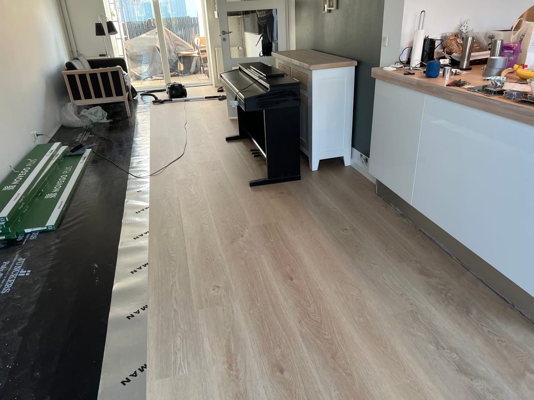 Gulvlægning i stue overblik