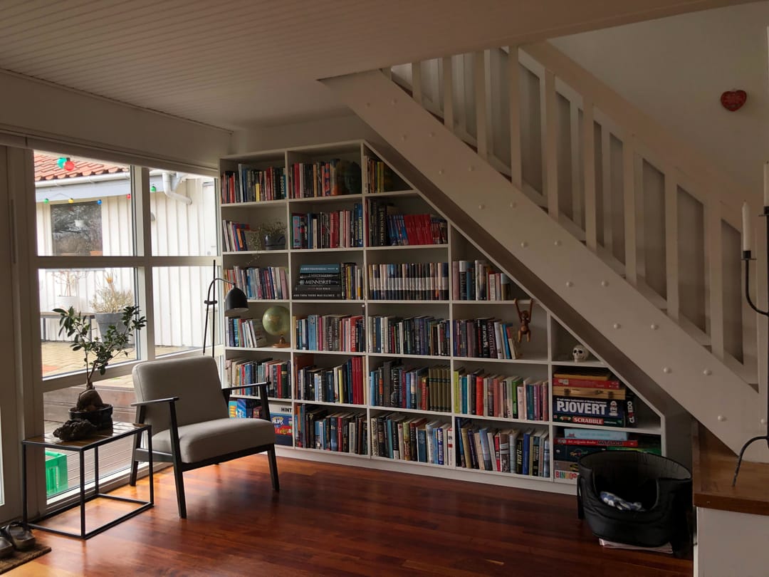 Billede til Indbygget reol